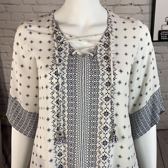 sunny leigh Cream & Navy Top Size: Large - Picture 3 of 17